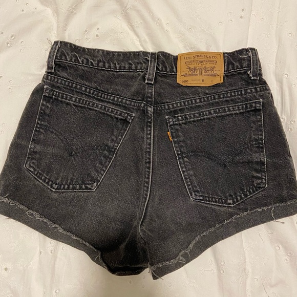 Vintage Levi’s Cutoff Denim Shorts (Size 27) - Picture 2 of 2
